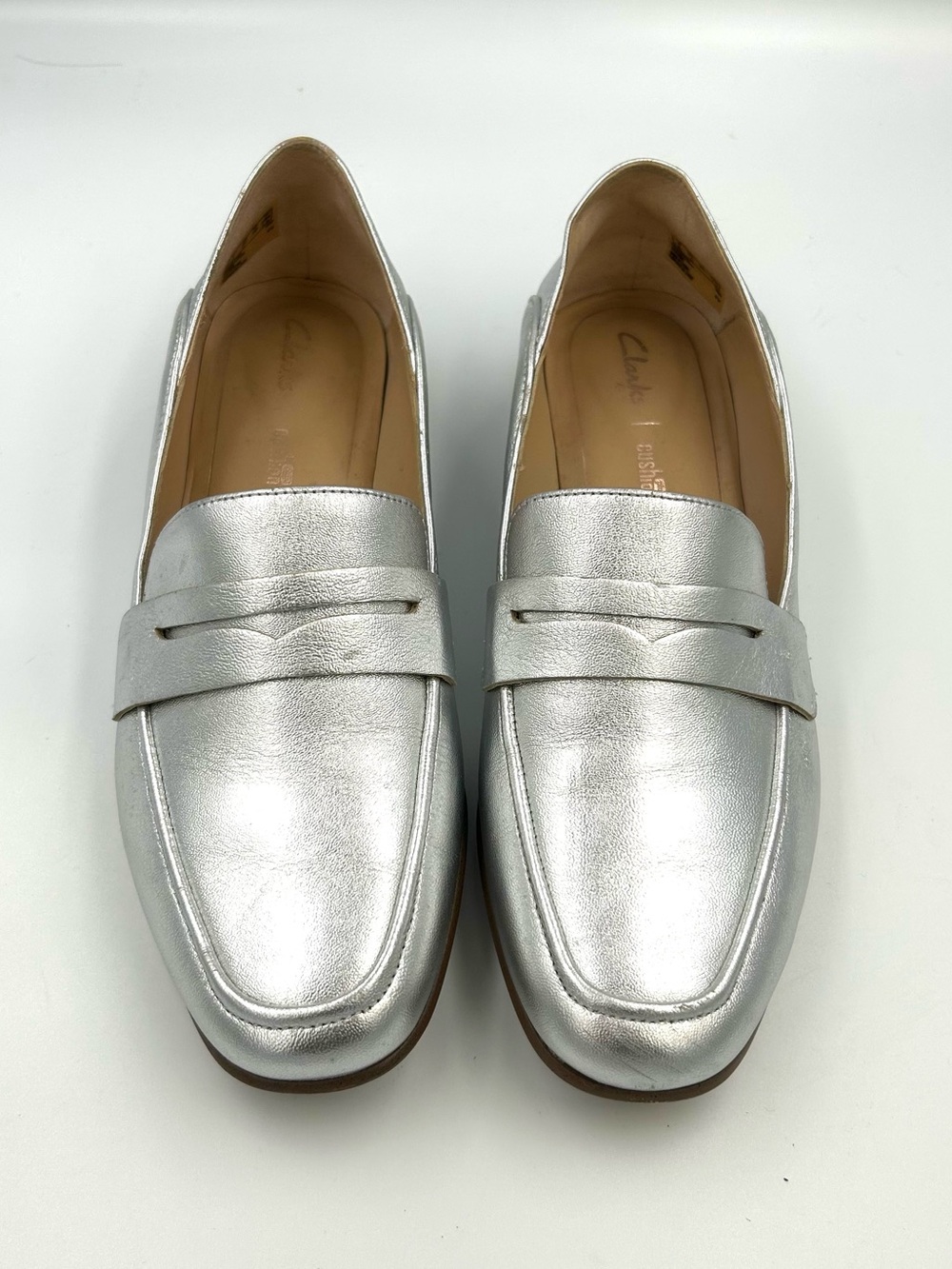 Clarks Silver Metallic Leather Cushion Plus Penny Loafers Size 7.5